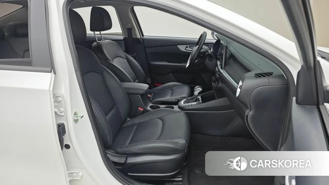Kia The New K3 2nd generation 2022 Белый из Кореи, фото 2