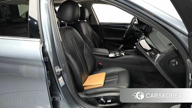 BMW 5 Series (G30) 2018 Серый из Кореи, фото 2