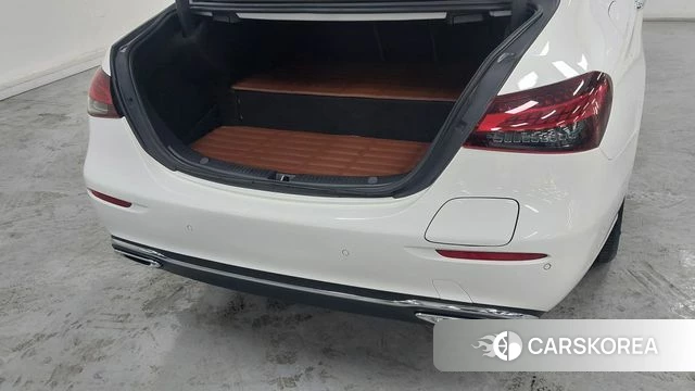 Mercedes-Benz E-Class W213 2023 Белый из Кореи, фото 2