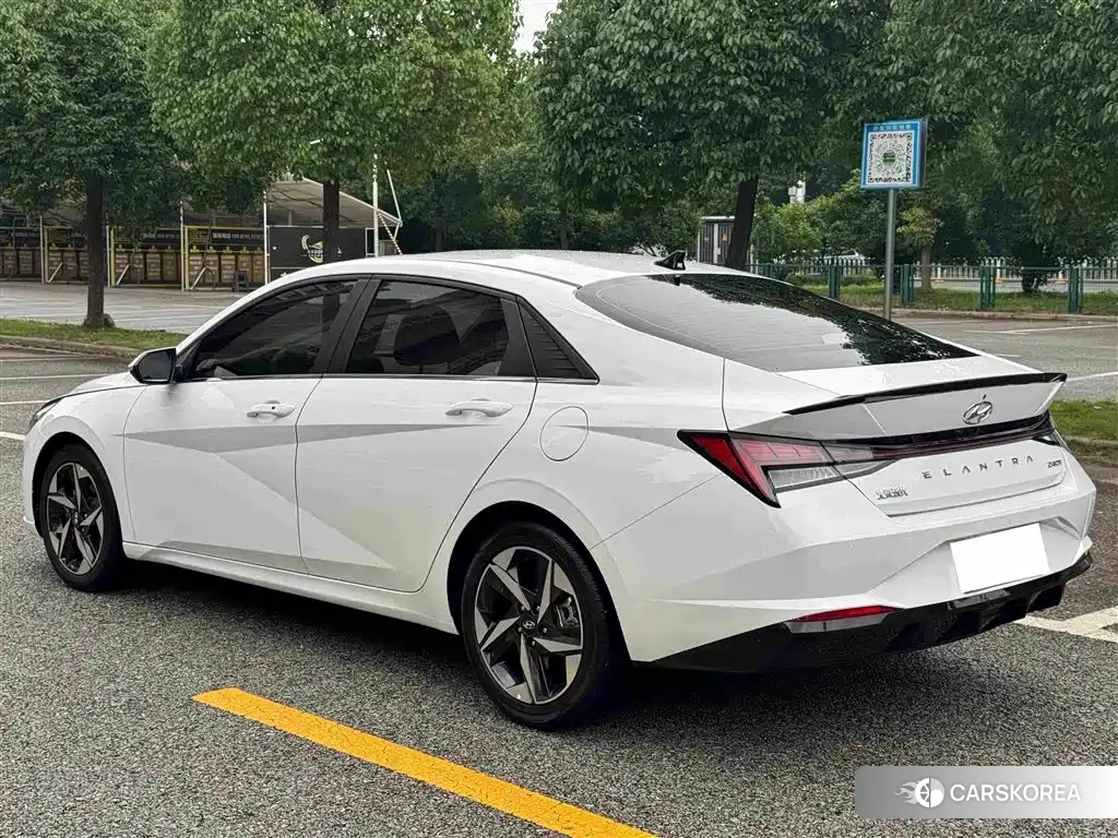 Hyundai Elantra 2023 Белый из Китая, фото 2