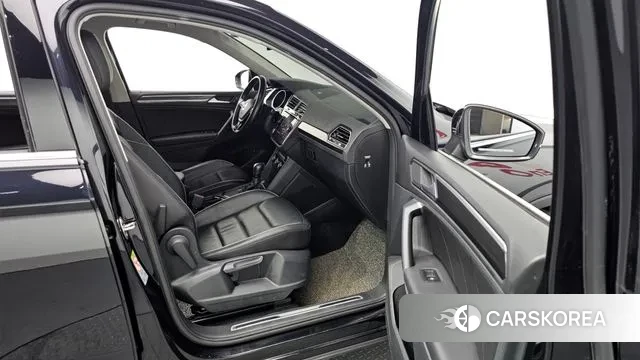 Volkswagen Tiguan second Generation 2020 Черный из Кореи, фото 2