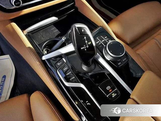 BMW 5 Series (G30) 2022 Белый из Кореи, фото 2