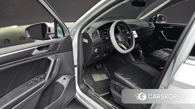 Volkswagen Tiguan second Generation 2022 Серебристо-серый из Кореи, фото 2