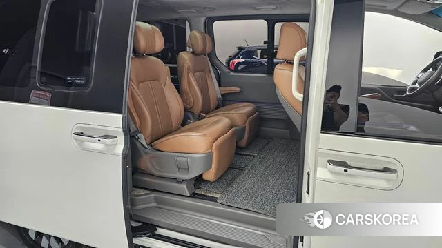 Hyundai Staria 2022 Белый из Кореи, фото 2