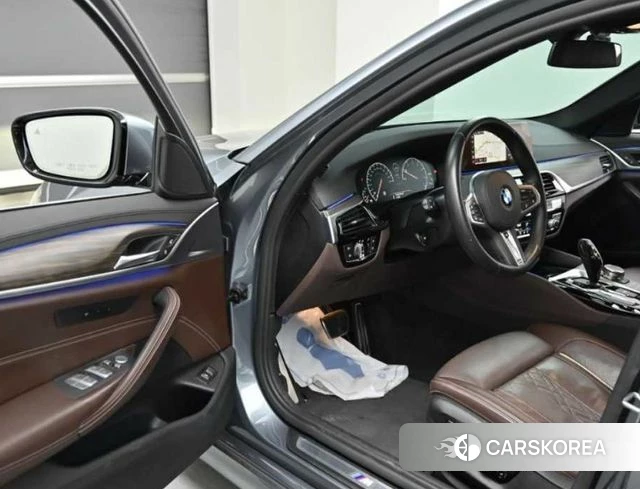 BMW 5 Series (G30) 2019 Серый из Кореи, фото 2