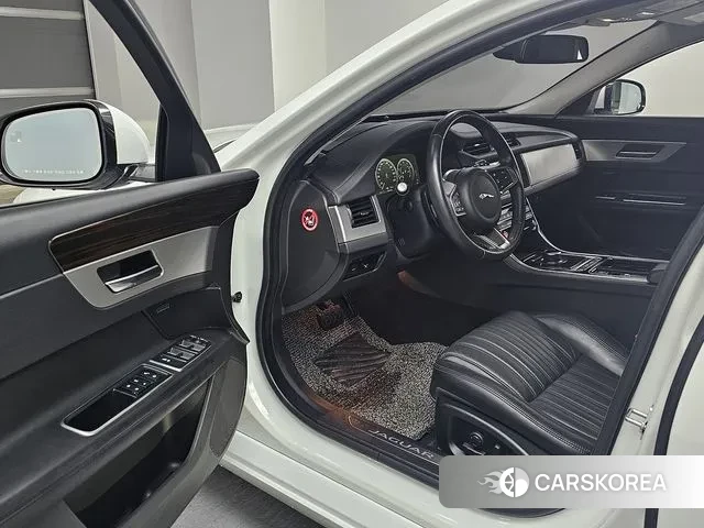 Jaguar XF (X260) 2018 Белый из Кореи, фото 2