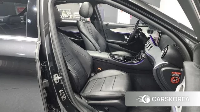 Mercedes-Benz E-Class W213 2021 Серый из Кореи, фото 2