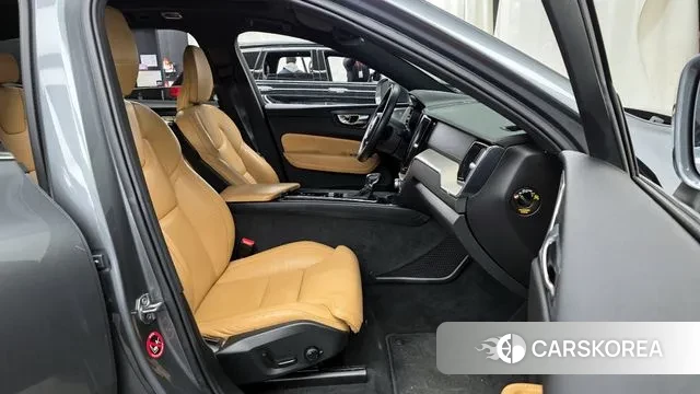 Volvo XC60 second Generation 2020 Серый из Кореи, фото 2