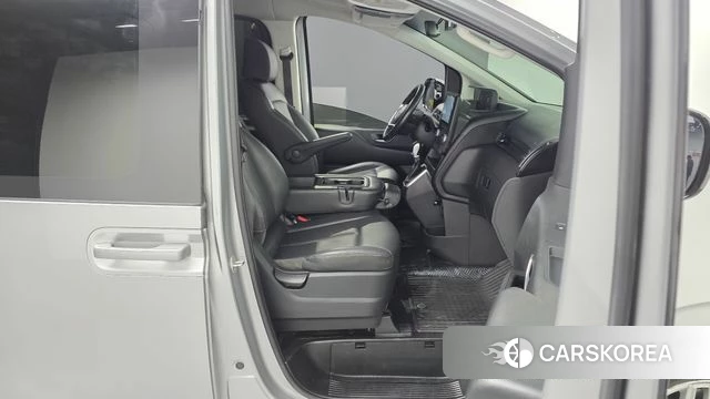 Hyundai Staria 2023 Серебристо-серый из Кореи, фото 2