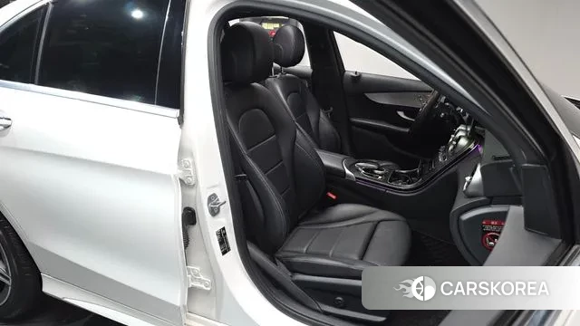 Mercedes-Benz C-Class W205 2021 Белый из Кореи, фото 2