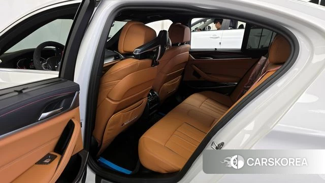 BMW 5 Series (G30) 2023 Белый из Кореи, фото 2