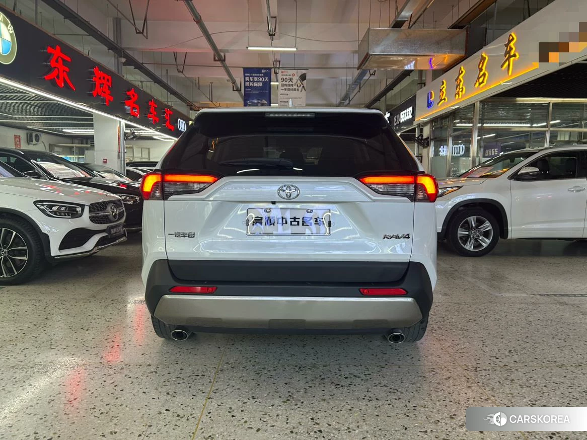 Toyota RAV4 2021 Белый из Китая, фото 2