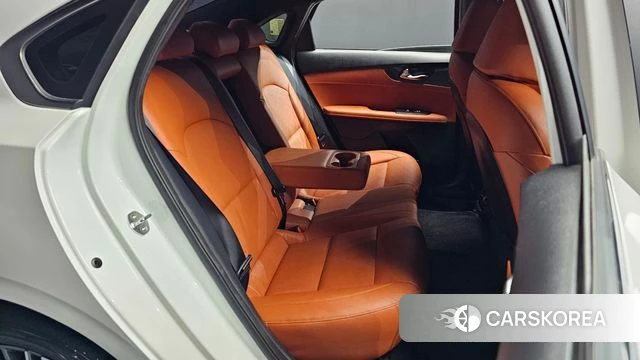 Kia The New K3 2nd generation 2021 Белый из Кореи, фото 2