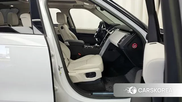 Land Rover Discovery 5 2023 Белый из Кореи, фото 2