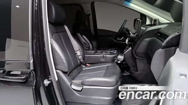 Hyundai Staria 2023 Черный из Кореи, фото 2