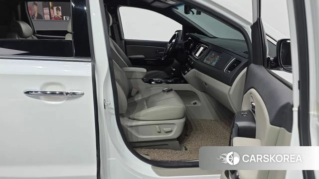 Kia The New Carnival 2018 Белый из Кореи, фото 2