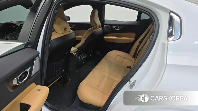 Volvo S60 3rd generation 2020 Белый из Кореи, фото 2