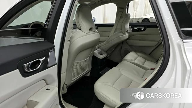 Volvo XC60 second Generation 2021 Белый из Кореи, фото 2