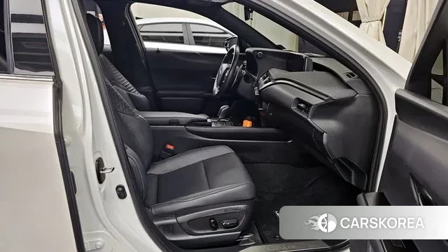 Lexus UX300e 2022 Белый из Кореи, фото 2