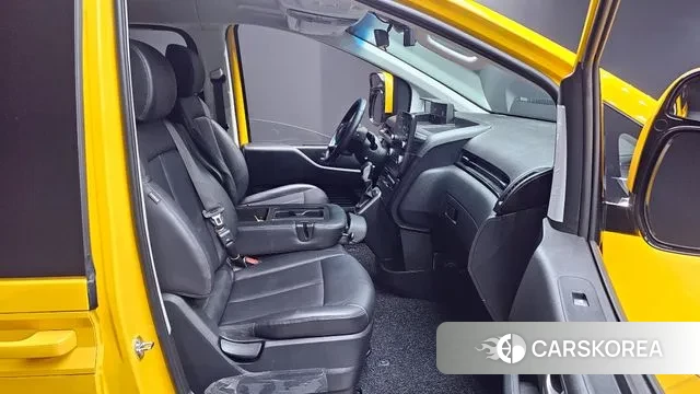 Hyundai Staria 2024 Желтый из Кореи, фото 2