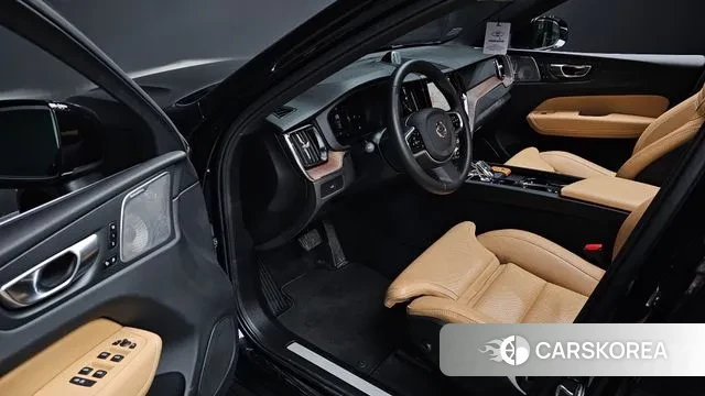 Volvo XC60 second Generation 2024 Черный из Кореи, фото 2