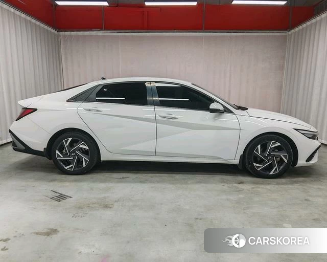 Hyundai Elantra 2024 Белый из Китая, фото 2
