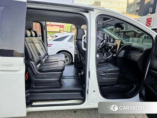 Hyundai Staria 2023 Белый из Кореи, фото 2