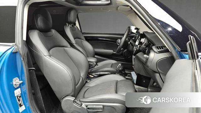 Mini Cooper 2023 Синий из Кореи, фото 2