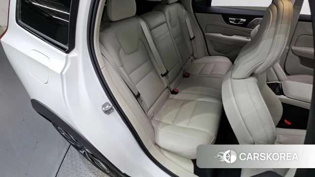 Volvo V60 Cross-Country 2nd Generation 2021 Белый из Кореи, фото 2