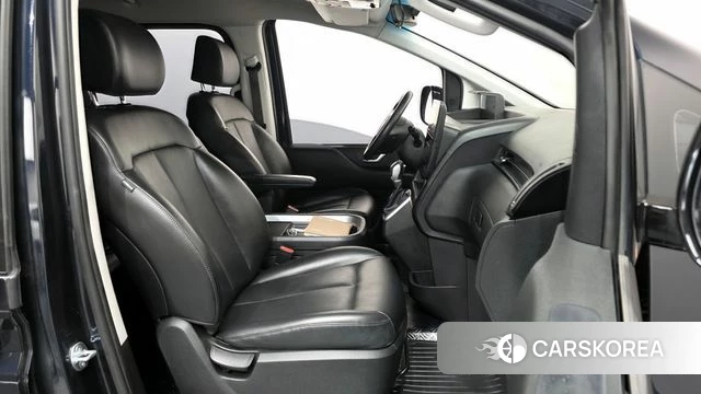 Hyundai Staria 2023 Черный из Кореи, фото 2