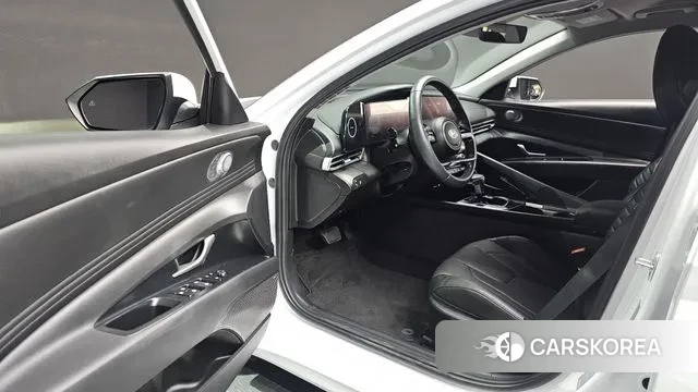 Hyundai The New Avante (CN7) 2024 Белый из Кореи, фото 2