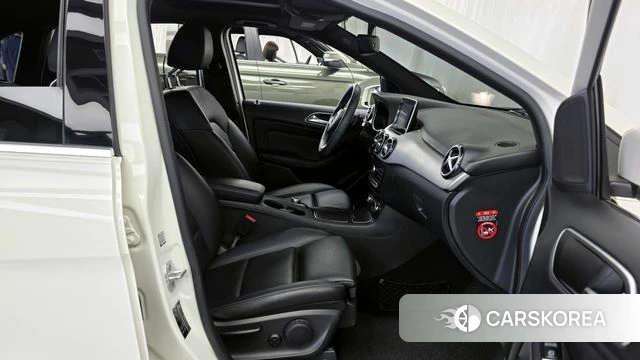 Mercedes-Benz B-Class W246 2018 Белый из Кореи, фото 2