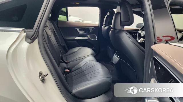 Mercedes-Benz EQE V295 2023 Белый из Кореи, фото 2