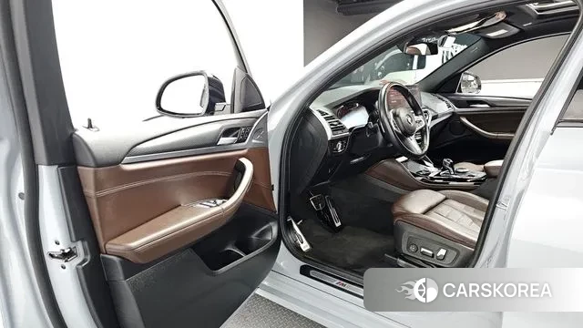 BMW X4 (G02) 2022 Светло-серебряный цвет из Кореи, фото 2