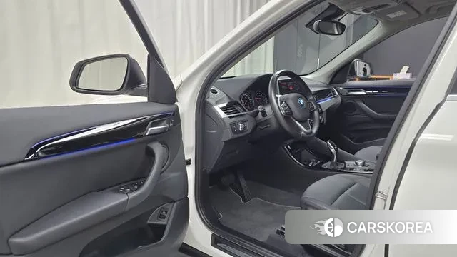 BMW X1 (F48) 2022 Белый из Кореи, фото 2