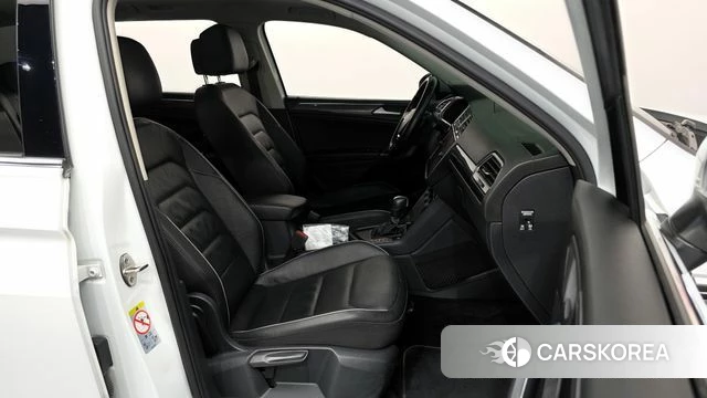 Volkswagen Tiguan Allspace 2020 Белый из Кореи, фото 2