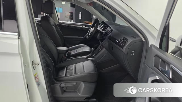 Volkswagen Tiguan second Generation 2018 Белый из Кореи, фото 2
