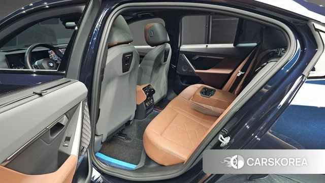 BMW 5 Series (G60) 2024 Черный из Кореи, фото 2