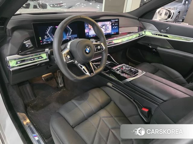 BMW 7 Series (G70) 2025 Белый из Кореи, фото 2