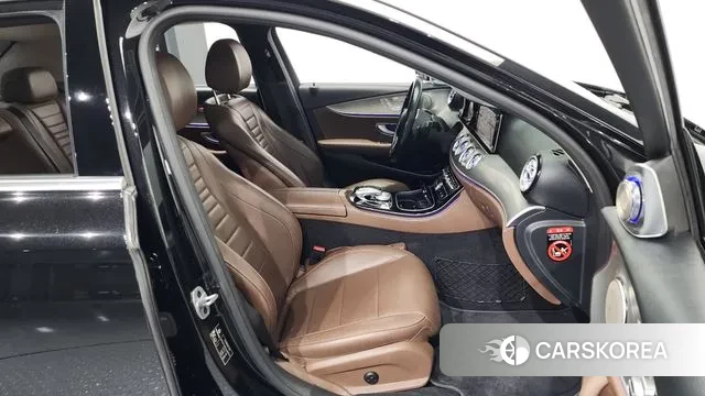 Mercedes-Benz E-Class W213 2019 Черный из Кореи, фото 2