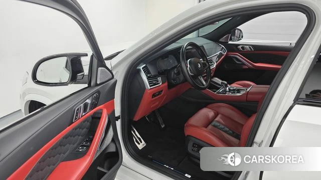 BMW X6M (G06) 2022 Белый из Кореи, фото 2