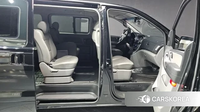 Hyundai The New Grand Starex 2021 Черный из Кореи, фото 2