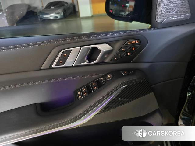 BMW X7 (G07) 2025 Черный из Кореи, фото 2