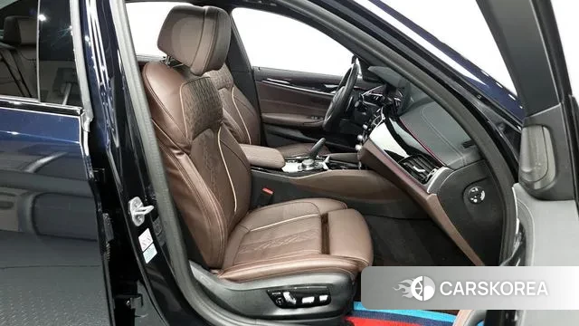 BMW 5 Series (G30) 2023 Черный из Кореи, фото 2