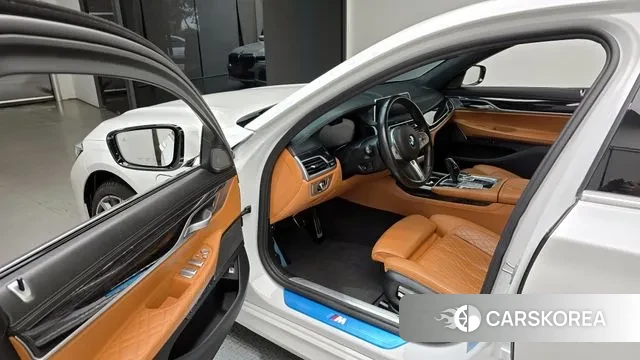 BMW 7 Series (G11) 2021 Черный из Кореи, фото 2