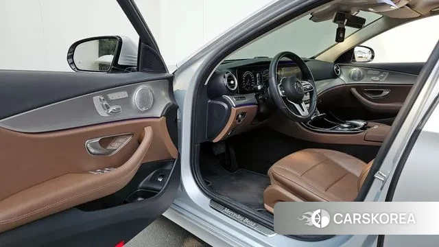 Mercedes-Benz E-Class W213 2020 Серебряный из Кореи, фото 2