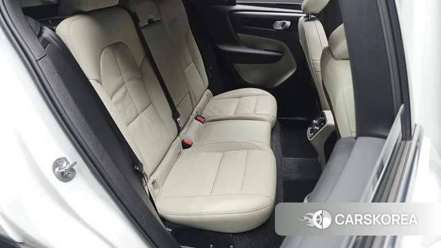 Volvo XC40 2023 Белый из Кореи, фото 2