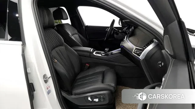 BMW X6 (G06) 2023 Белый из Кореи, фото 2