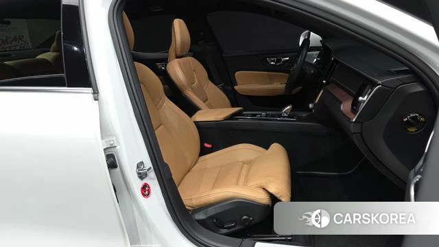 Volvo S60 3rd generation 2020 Белый из Кореи, фото 2