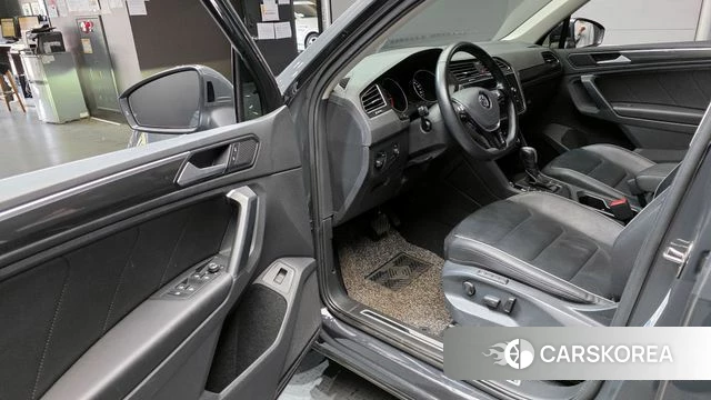 Volkswagen Tiguan second Generation 2020 Серый из Кореи, фото 2